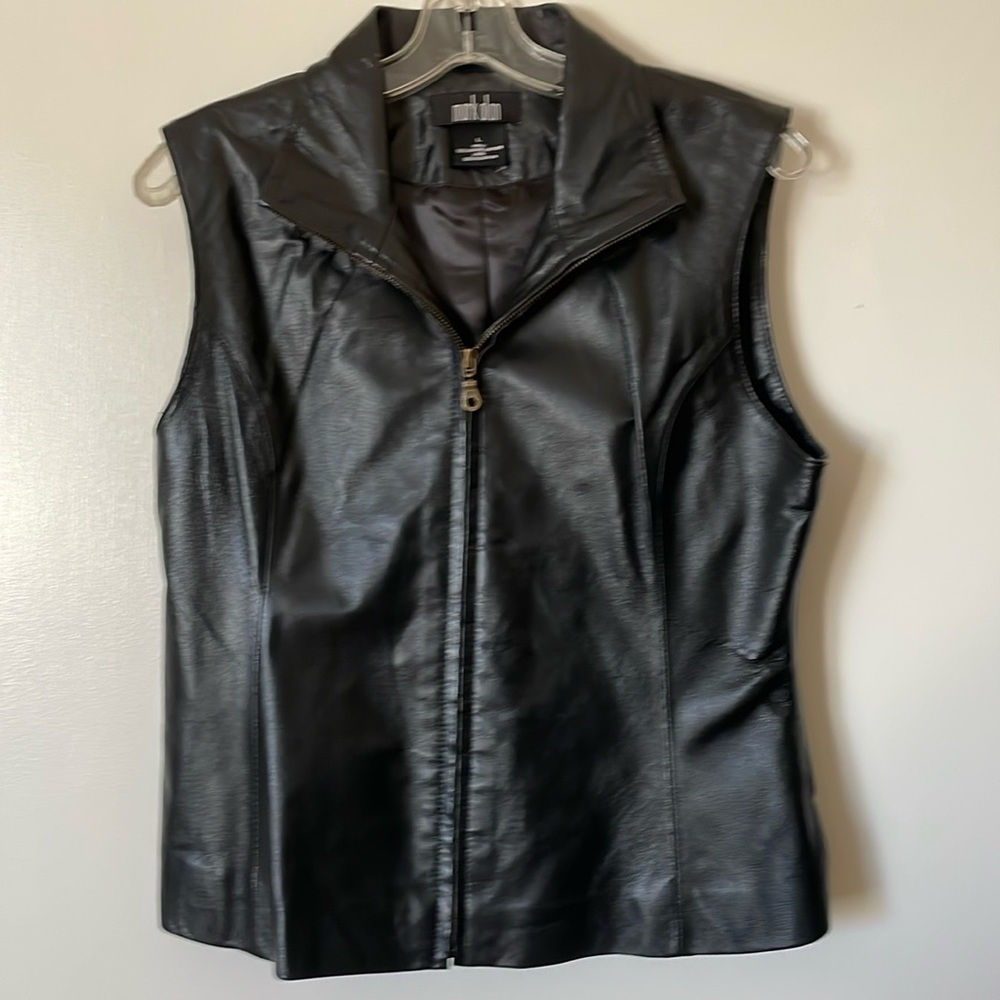 Black Leather Ladies vest by Mark Alan Sz L “Preowned “